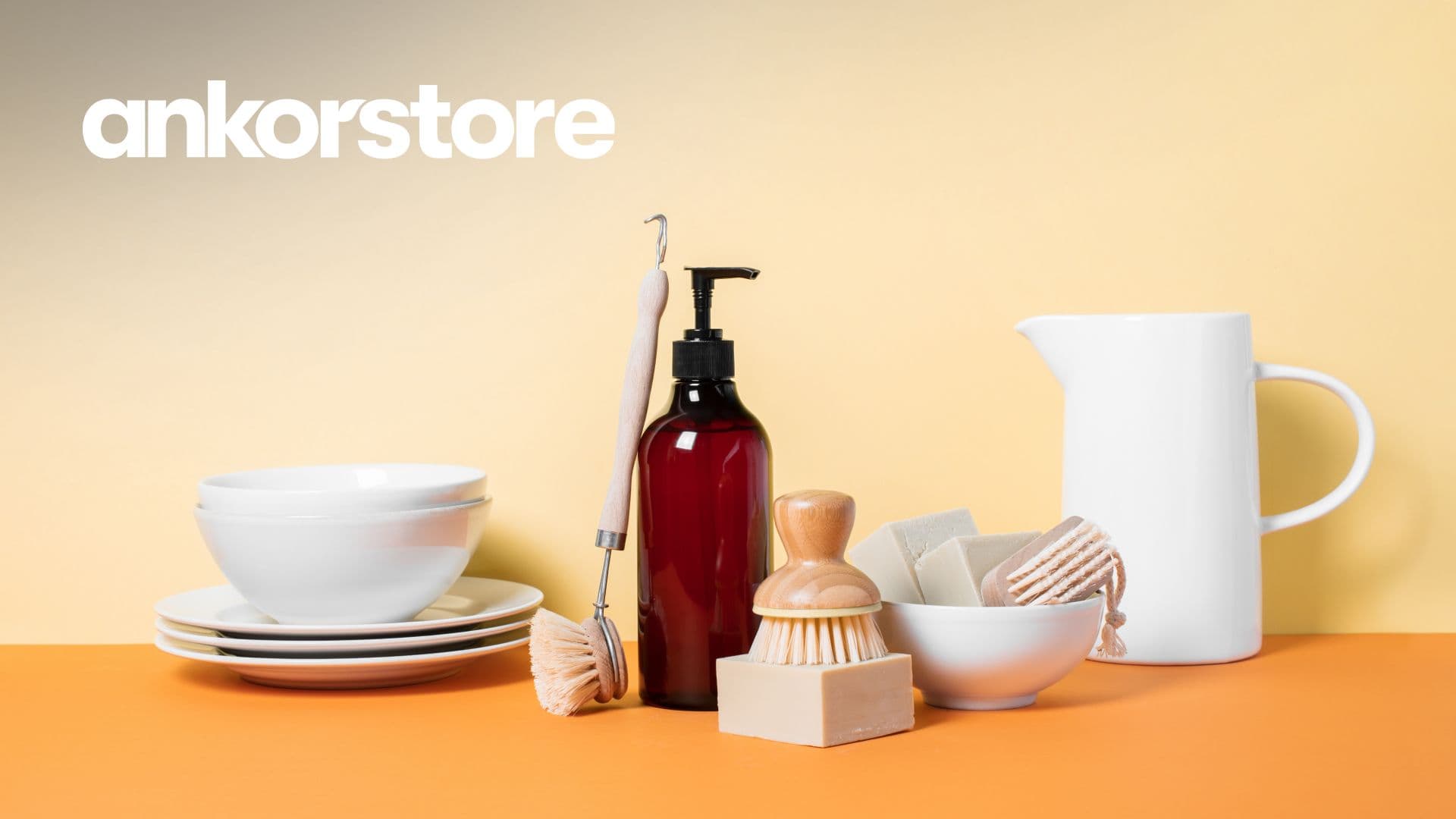 Produits de nettoyage et plats blancs et beiges